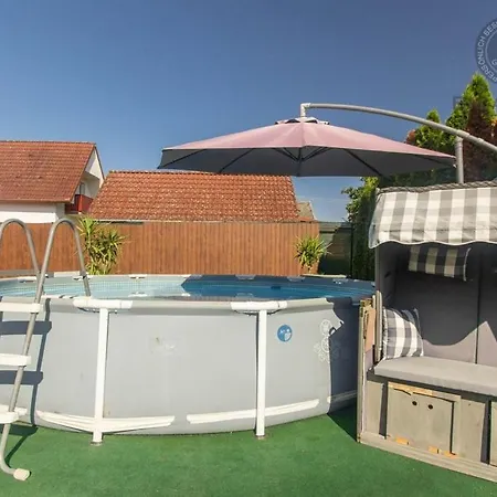 Eszter Holiday home Balatonkeresztur