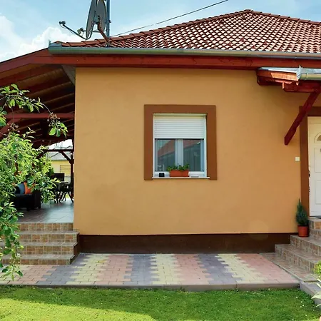 Eszter Holiday home Balatonkeresztur