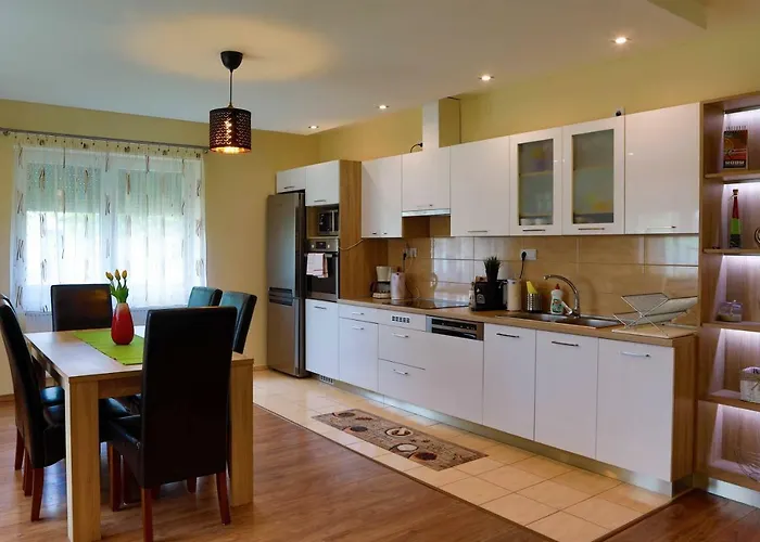 Eszter Balatonkeresztúr